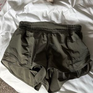Lululemon green hotty hots size 4 highrise 2.5 in